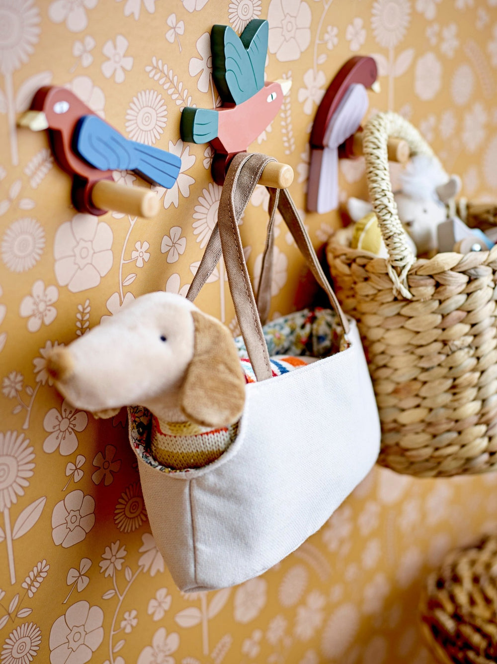 Knuffeldier Hilena met tas - Bloomingville - CloverLiving.com