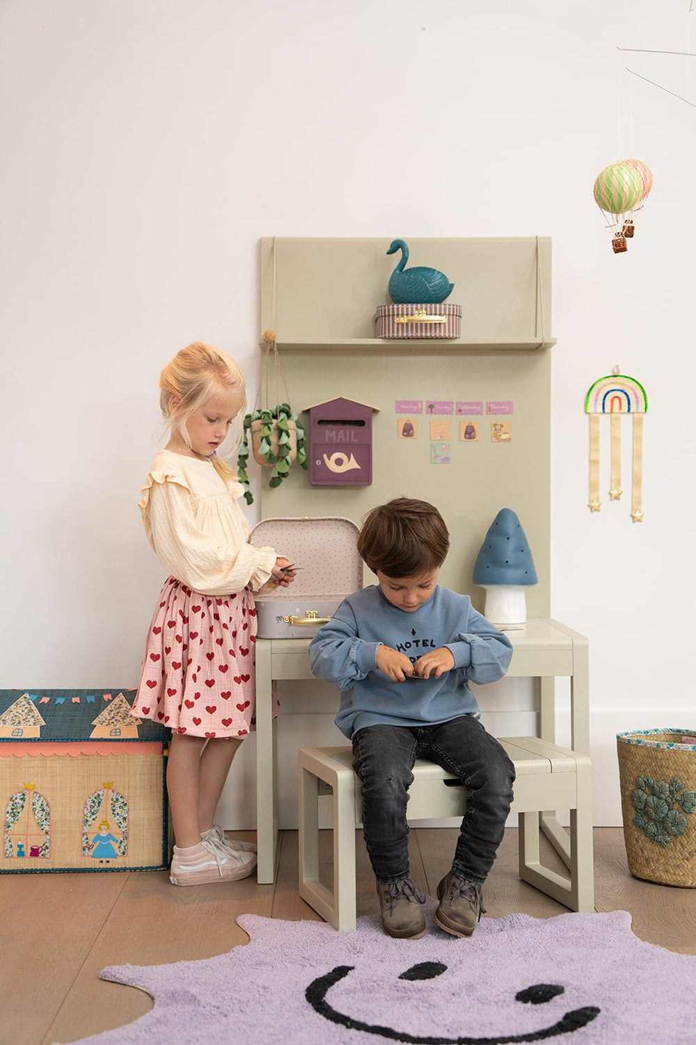 Muurhanger Regenboog - Party Time - Mimi & Lula - CloverLiving.com