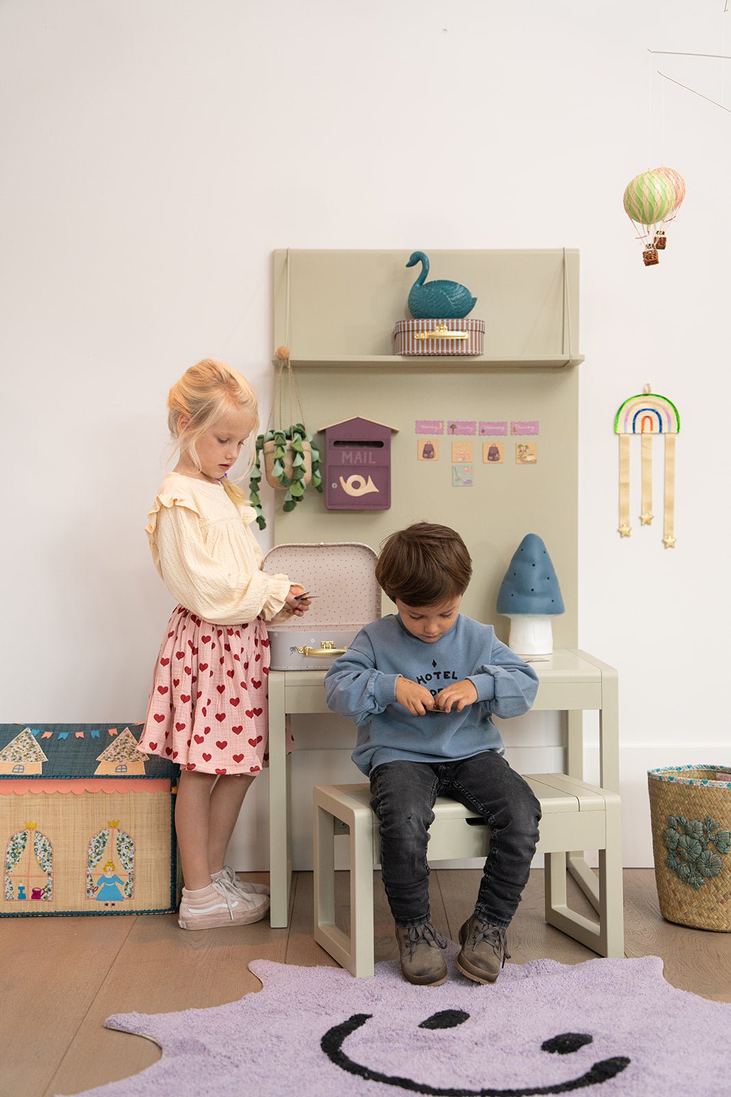 Muurhanger Regenboog - Party Time - Mimi & Lula - CloverLiving.com