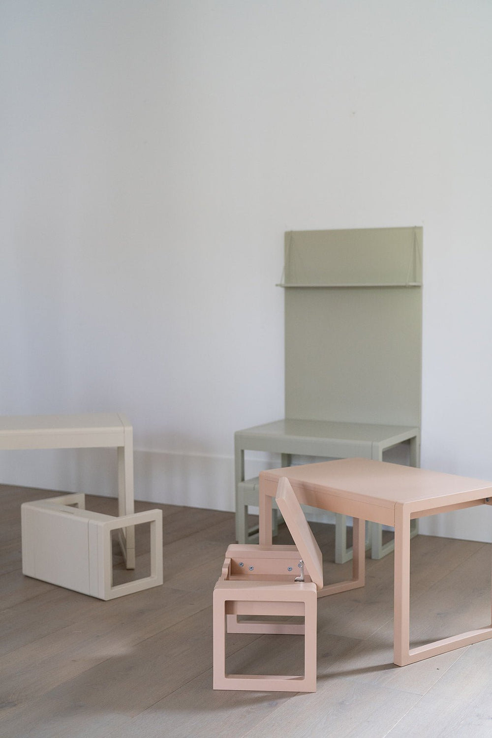 Kinderschreibtisch mit Setzstufen Pippa Peach - Clover Living - CloverLiving.COM