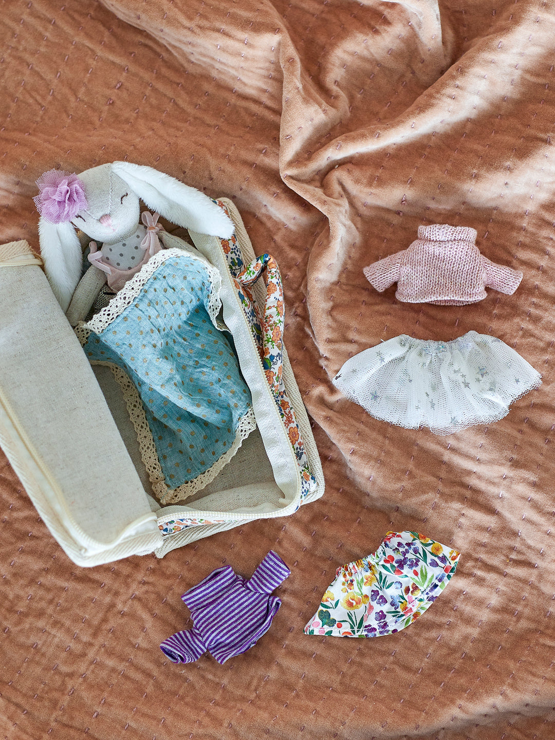 Dress-up doll Milly with suitcase