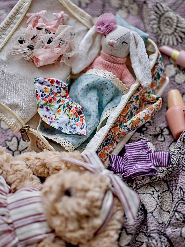 Poupée habillée Milly avec valise