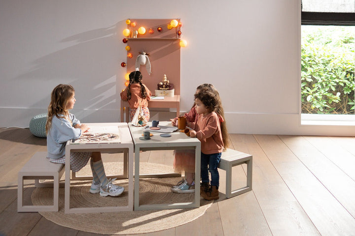 Bureau pour enfants avec contremarches et tableau magnétique Alfie Almond - Clover Living - CloverLiving.Com